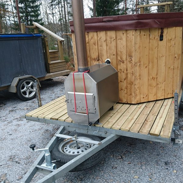 Anne-paljun kamina ja piippu lavalla